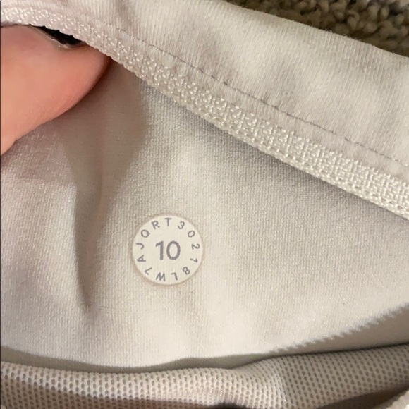 size 10 lululemon speed ups 2.5 inch length - Picture 3 of 4